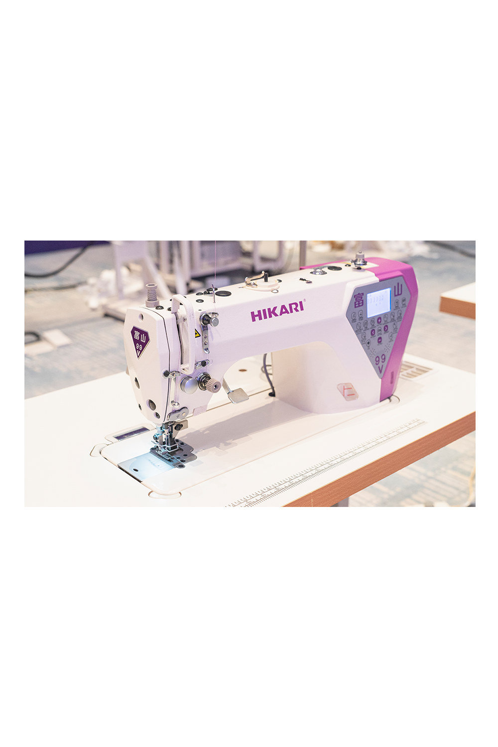 Smart control panel of Hikari H99V lockstitch machine